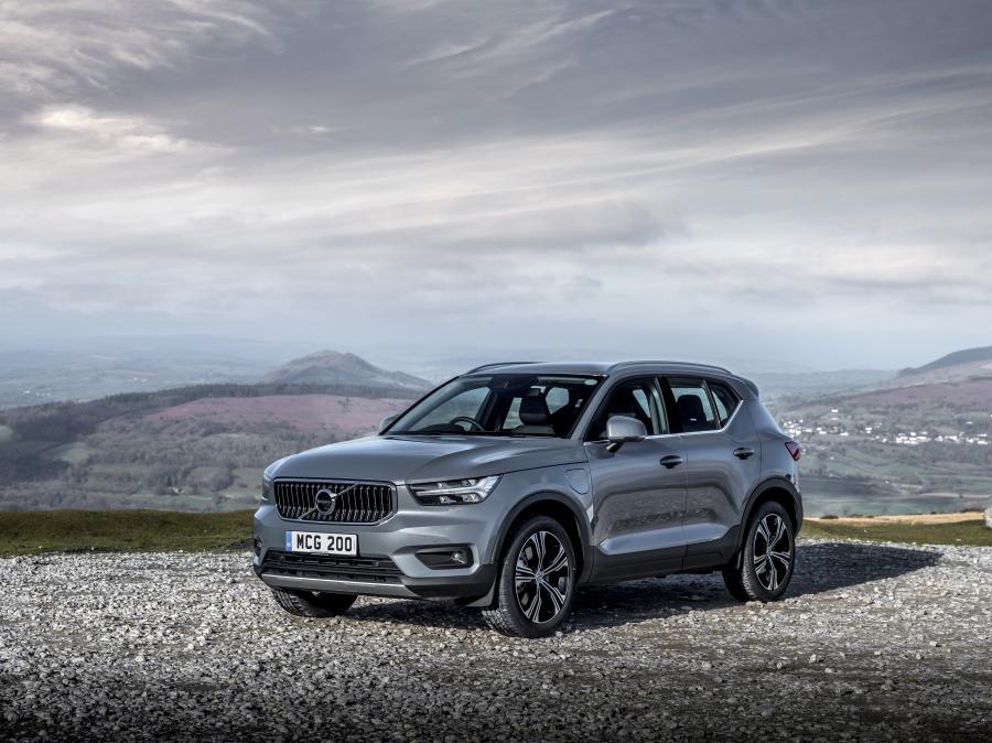  Volvo XC40 T5 Plug-in Hybrid Inscription 2002 года  (UK) (фото 8 из 40)